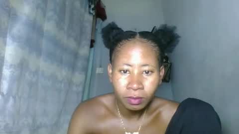 elina981 online show from February 2, 2026, 10:47 am