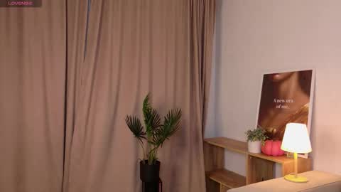 elina_star online show from November 12, 2025, 2:39 pm