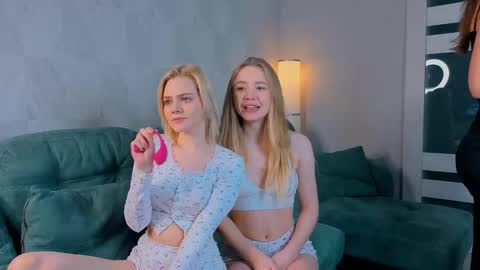 Elina online show from January 6, 2026, 5:44 am