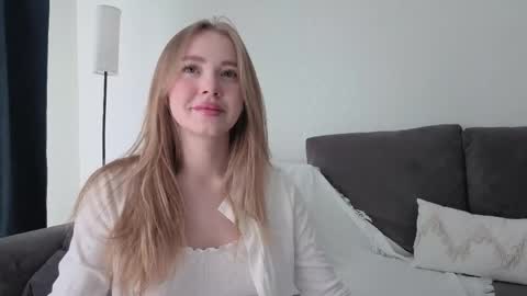 Snapshot of elinamilller chatting on May 1, 2026, 1:54 am Elna and Tom online show from May 1, 2026, 1:54 am