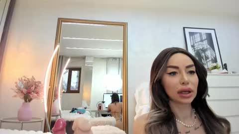 Snapshot of elinamoon_ chatting on February 15, 2026, 7:51 am Elina online show from February 15, 2026, 7:51 am