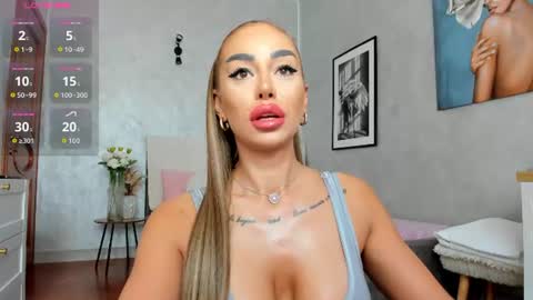 Snapshot of elinamoon_ chatting on June 29, 2026, 6:19 am Elina online show from June 29, 2026, 6:19 am