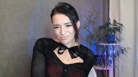 Snapshot of elinapretty chatting on September 28, 2025, 11:43 pm Elina online show from September 28, 2025, 11:43 pm