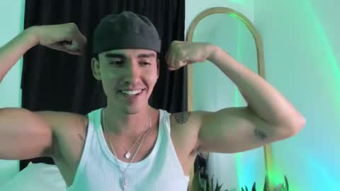 Snapshot of elio_dicaprio chatting on November 5, 2025, 1:27 am elio_dicaprio online show from November 5, 2025, 1:27 am