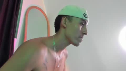 Snapshot of elio_dicaprio chatting on November 6, 2025, 12:11 am elio_dicaprio online show from November 6, 2025, 12:11 am