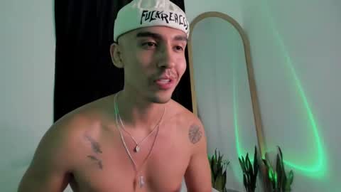 Snapshot of elio_dicaprio chatting on November 8, 2025, 1:28 am elio_dicaprio online show from November 8, 2025, 1:28 am