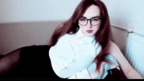 Snapshot of elisa_2001 chatting on November 17, 2025, 4:40 am Liza online show from November 17, 2025, 4:40 am