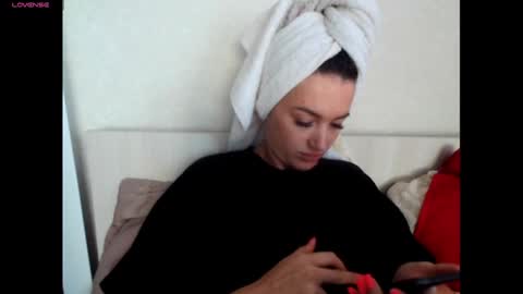 Snapshot of elisa_dove208 chatting on October 6, 2025, 7:28 am elisa_dove208 online show from October 6, 2025, 7:28 am