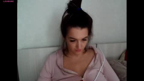 Snapshot of elisa_dove208 chatting on October 15, 2025, 5:18 am elisa_dove208 online show from October 15, 2025, 5:18 am