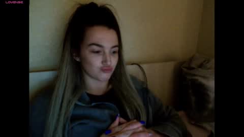 elisa_dove208 online show from December 2, 2025, 5:08 pm