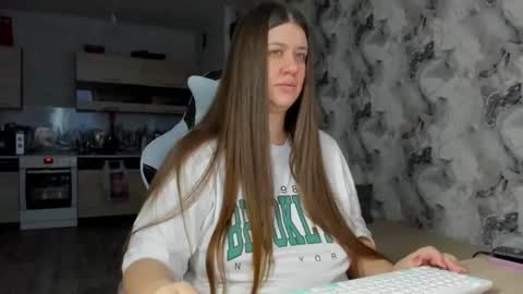 Aletta Oushen online show from November 23, 2025, 10:04 am