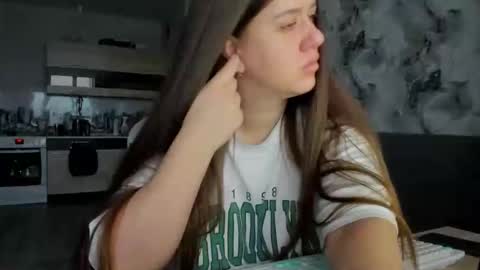 Aletta Oushen online show from November 27, 2025, 10:06 am