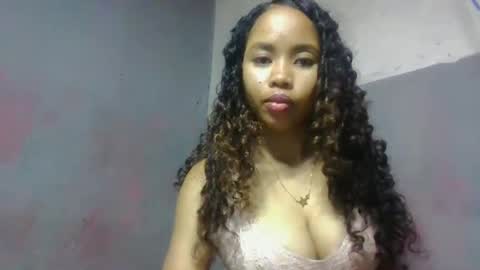 elisabethee online show from April 26, 2026, 6:27 pm