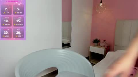 elisabethflores online show from October 25, 2025, 9:31 pm