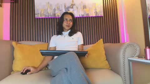 Elisa Sue online show from May 22, 2026, 3:24 am