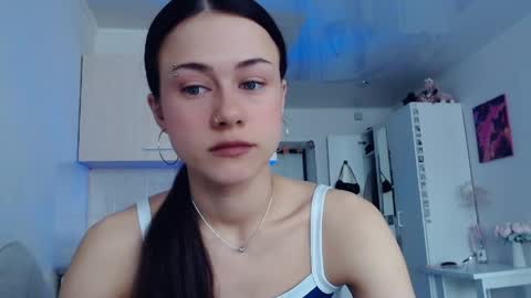 Elis online show from April 14, 2026, 5:13 am