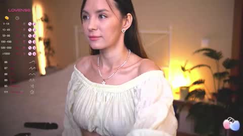 Snapshot of elise_bryk chatting on October 16, 2025, 9:54 am hiIm Elise online show from October 16, 2025, 9:54 am