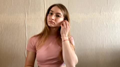 Snapshot of elisebetancur chatting on April 16, 2026, 9:32 am Elisabet online show from April 16, 2026, 9:32 am