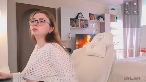 Elise    online show from October 2, 2025, 12:23 pm