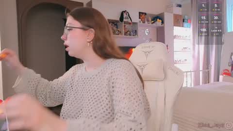 Elise    online show from October 20, 2025, 12:16 pm