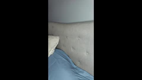 elishacohen33 online show from April 11, 2026, 8:24 pm