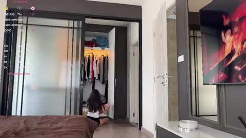 Nina online show from November 13, 2025, 3:49 am