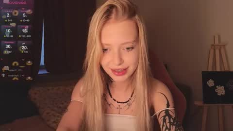 Snapshot of eliza_sadcat chatting on November 18, 2025, 12:42 pm Elizabeth online show from November 18, 2025, 12:42 pm