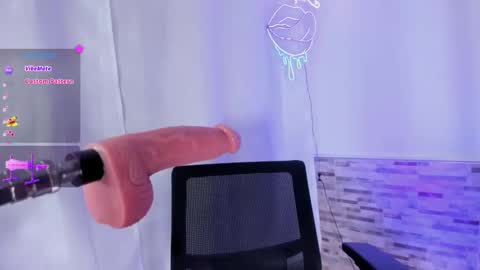 Snapshot of elizabetcooper chatting on November 6, 2025, 10:21 pm Elizabeth online show from November 6, 2025, 10:21 pm