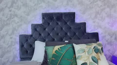 Elizabeth online show from April 16, 2026, 9:39 pm