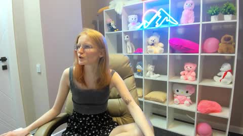 Elizabeth online show from February 28, 2025, 12:20 pm
