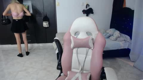  Elizabeth  online show from November 8, 2025, 2:01 am