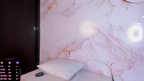 Elizabeth Swan online show from December 22, 2025, 2:47 pm