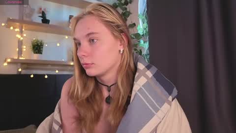 Elizabeth online show from May 17, 2026, 1:03 am