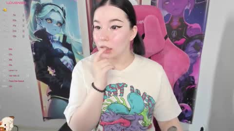 Snapshot of elizabethflowerr chatting on November 17, 2025, 3:23 am Eli online show from November 17, 2025, 3:23 am