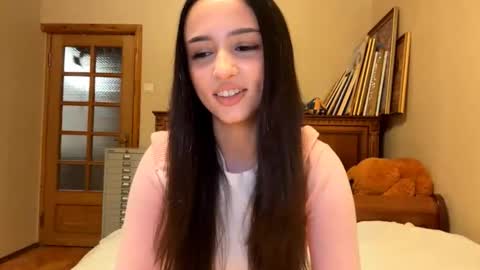 Snapshot of elizabethrabin chatting on November 26, 2025, 3:35 pm Mia online show from November 26, 2025, 3:35 pm