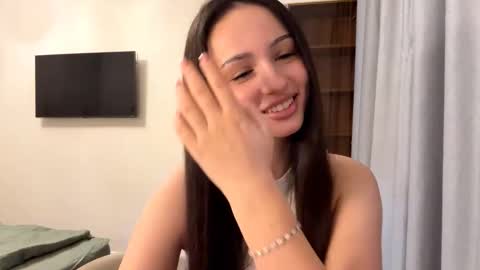 Snapshot of elizabethrabin chatting on December 20, 2025, 2:46 pm Mia online show from December 20, 2025, 2:46 pm