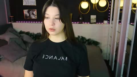 Eliza online show from December 21, 2025, 1:40 pm