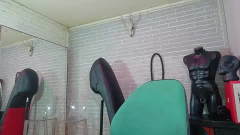   online show from December 4, 2025, 6:38 pm