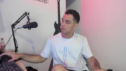 Snapshot of elkin_clark chatting on February 19, 2026, 2:57 pm Elkin Clark online show from February 19, 2026, 2:57 pm