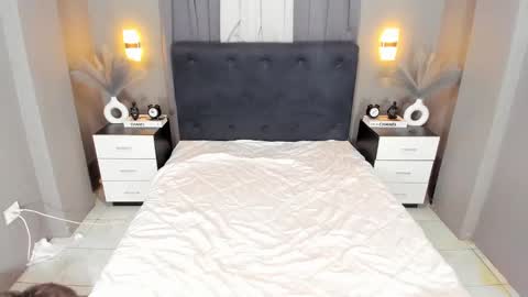 Ella online show from December 1, 2024, 9:15 pm