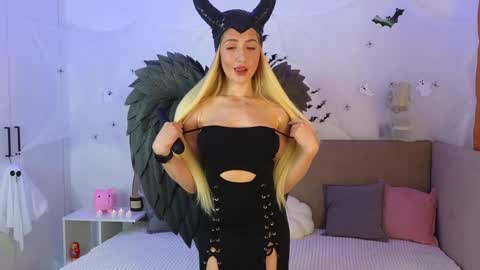 Ella online show from October 31, 2025, 2:23 am