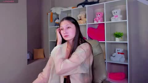 Ella online show from November 12, 2025, 9:53 am