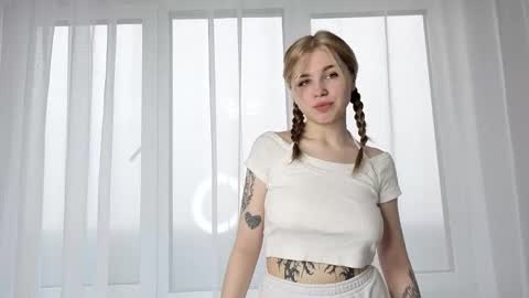 Snapshot of ella_desire chatting on December 4, 2025, 7:50 am ella_desire online show from December 4, 2025, 7:50 am