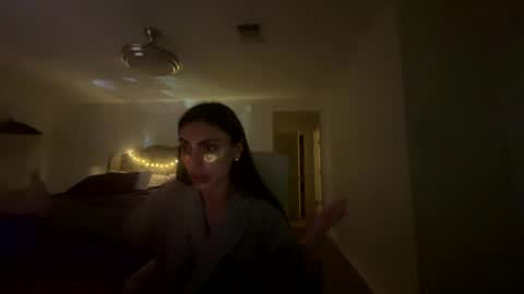 ella_ella_ella_ay online show from October 5, 2025, 1:15 am