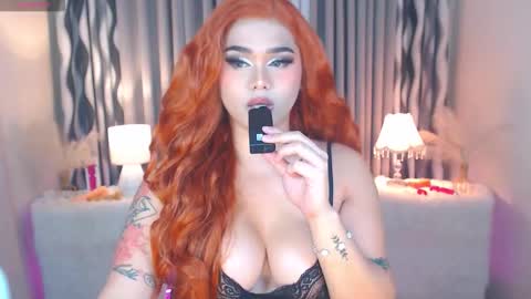 HI ITS ME ELLA online show from December 14, 2025, 4:40 am