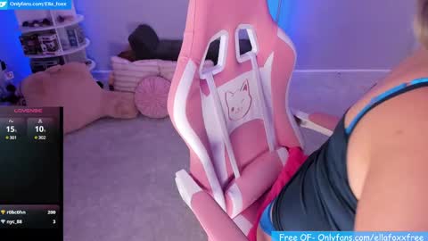 Snapshot of ella_foxx chatting on March 5, 2025, 2:36 am ella_foxx online show from March 5, 2025, 2:36 am