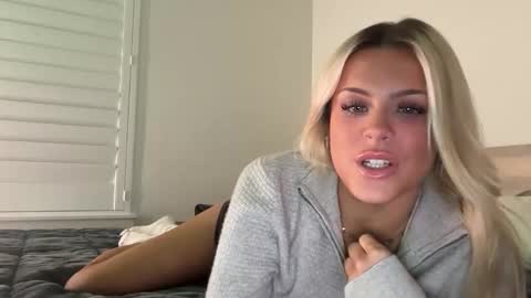 Ella online show from December 16, 2025, 3:11 am