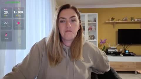 Ella  Max online show from November 4, 2025, 6:23 am