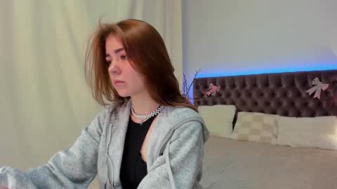 Ella Mayers online show from February 9, 2025, 10:32 pm