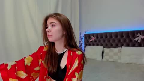 Ella Mayers online show from February 10, 2025, 4:41 am